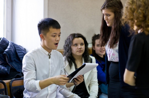英国私校超四成海外学生是中国人 网友：靠繁殖称霸