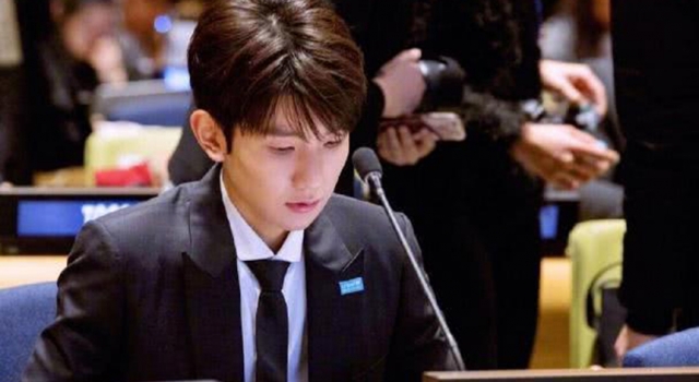 王源联合国大会中文发言 未受抽烟影响 网友：不是孩子