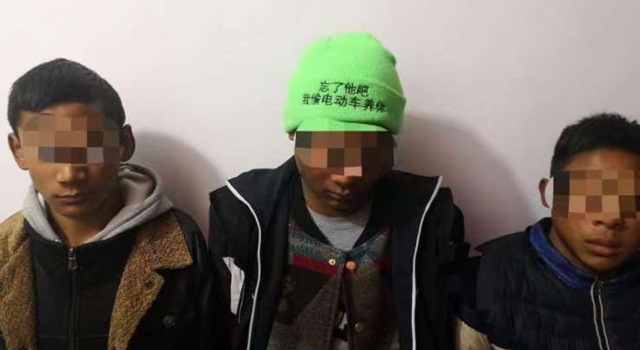 男子头戴偷电动车养你绿帽行窃 网友：绿帽封印了智商