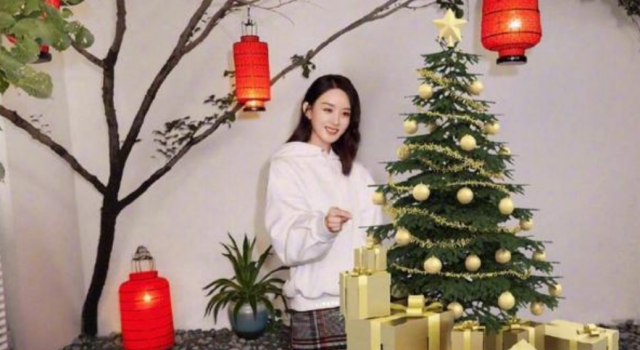 冯绍峰被p成圣诞树 这是不是有点不尊重人