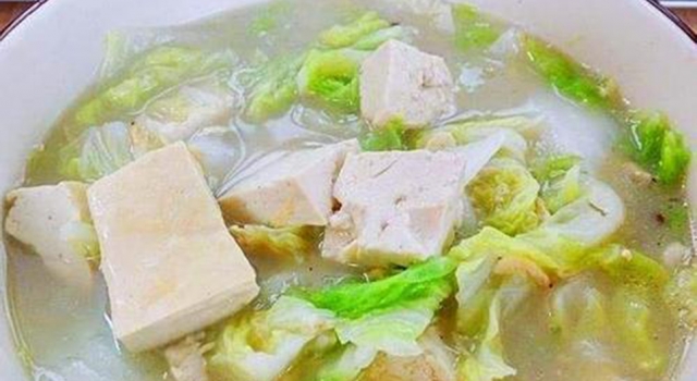 白菜炖豆腐要怎么做才好吃 按照这个步骤去做比肉还香