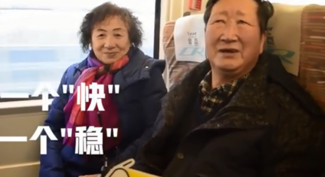 詹天佑曾孙体验京张高铁首发列车 致敬铁路建设者