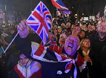 英国正式脱欧 三年脱欧历程画句号 网友：太墨迹了