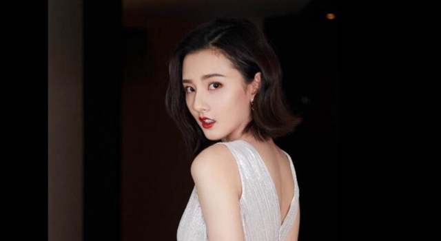 宋祖儿疑似放飞自我 深夜买醉耍酒疯 怒踢路人屁股泄愤