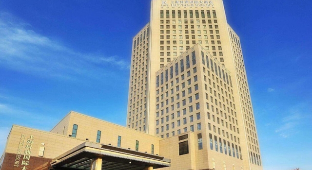 回国留学生确诊住院行李被酒店销毁 跟强盗有区别吗
