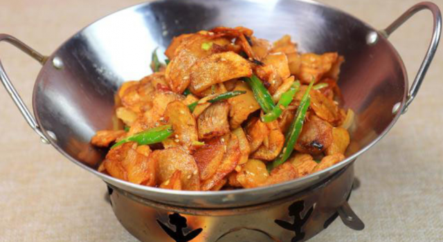 家常干锅土豆简单做法 这样做香辣可口 越吃越下饭