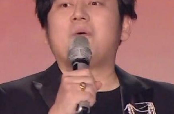《天天向上》官微晒照力证钱枫挺瘦的，网友：毫无说服力，太胖了
