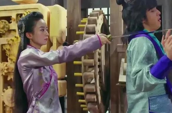 拖了有三年八才播的剧，女配早成顶级流量，女主沦落成无戏可拍