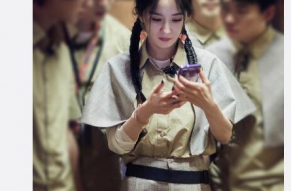 《密逃2》眼力达人杨幂秒识图片密码 黄明昊高空嗨唱
