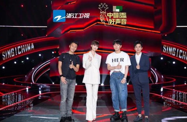 尴尬了！李宇春担任好声音导师，同为快女冠军的她们却是参赛选手