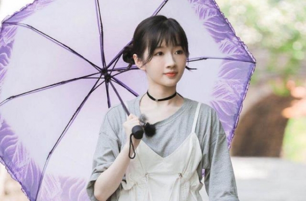 李浩菲加盟多档热播综艺，＂电竞少女＂李浩菲在线霸气吸粉
