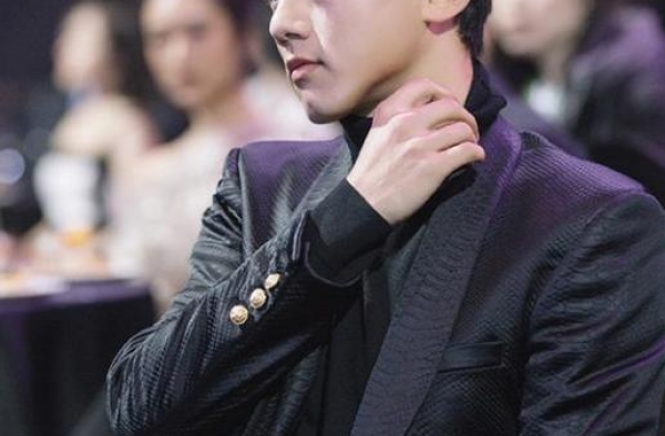 超严厉！张杰半夜发文质问工作室：你们觉得这可以见人吗？