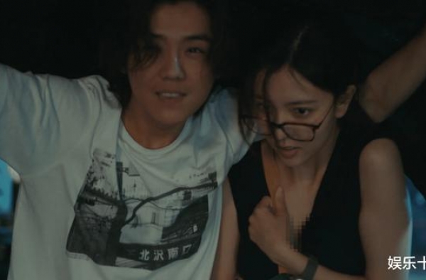 和宋妍霏吻戏伸舌头后，鹿晗3年前吻戏也被扒？网友怒批：猥琐
