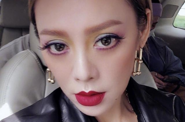 吴谨言发宁静仿妆视频，全程欢脱搞笑，于正评论“笑死了”