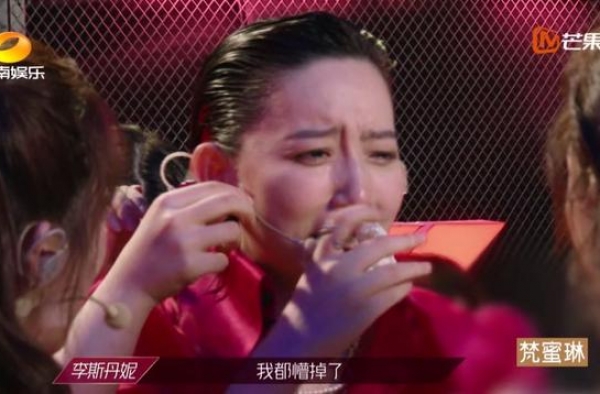 两个冠军候选团产生，从座位看得出来，万茜孟佳不可能是C位人选