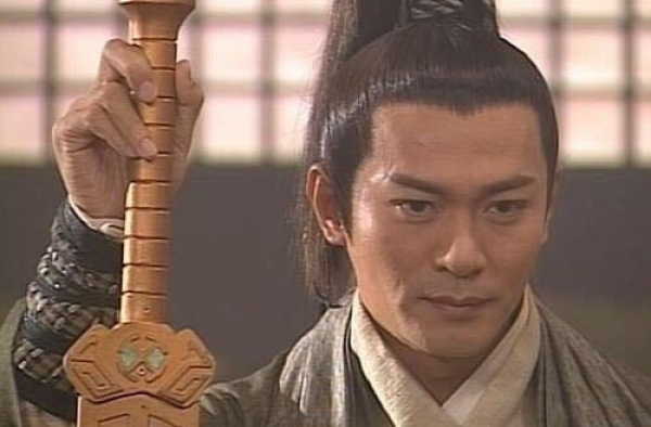 还记得《寻秦记》里的连晋吗？他现在长这样
