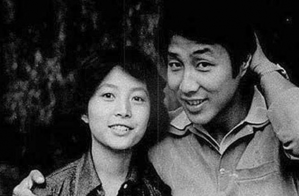 从厨师到央视主播，陈道明初恋放弃央视陪他去美国，如今怎样了？