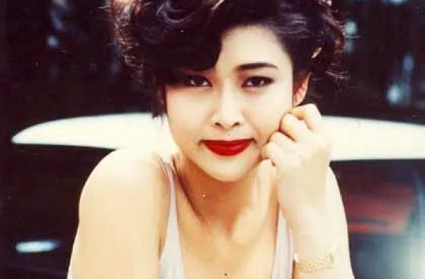 毁于畸形审美的“最美亚姐”