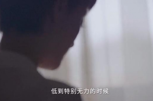 马伊琍首曝离婚后的状态：爬不起床，情绪崩溃，但仍相信爱情