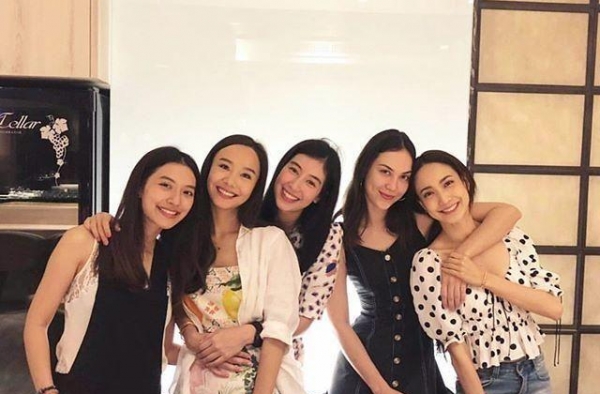 姐妹团为泰国女神Matt庆生，道妹与新男友HisoNai出席