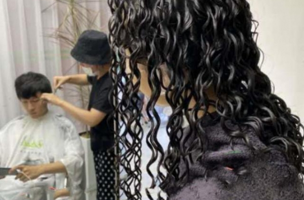 吴倩张雨剑一起做头发被拍？俩人关系亲密，网友：为事业才不公开