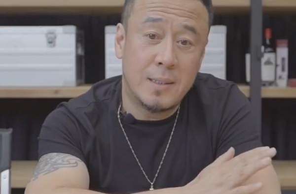 杨坤为捞金转型做网红？开启直播带货被群嘲掉价，近况令人唏嘘
