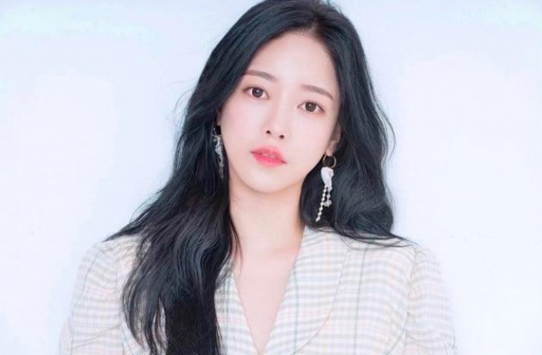 她曾是少女时代一员，与吴钟赫相恋6年分手，如今迎来事业转折点
