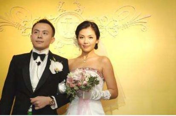 演员刘涛：七夕发文耐人寻味，和王珂的＂工具关系＂终藏不住了？