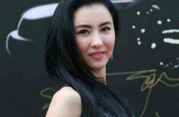 40岁张柏芝因拍工作视频，小腹凸起明显疑怀孕，四胎女儿来临？