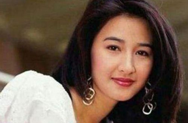 事业巅峰结婚息影，将丈夫捧成一线影帝之后，45岁喜迎二胎