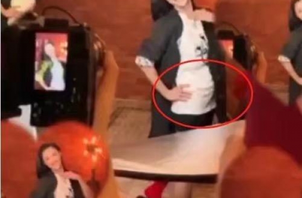 被问四胎生父，张柏芝秒关评论，港娱再发声：老三是谢霆锋的
