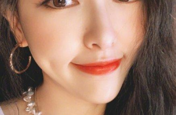 唐嫣晒女儿玩具引热议，明星子女发展问题凸显，星二代或成泡沫？