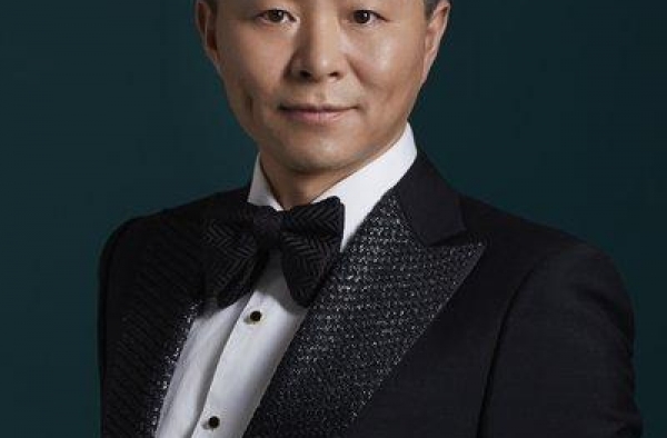 国家一级演员王宏伟，母亲守寡48年，他的孝行让人泪奔