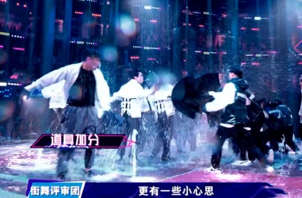 《街舞3》水擂台毁誉参半，多名舞者受伤，被指过度消费四位队长