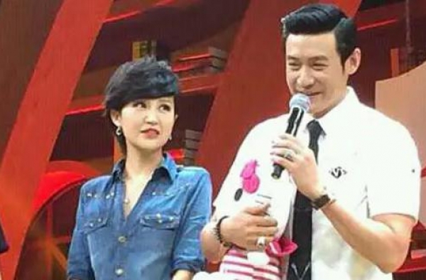 夫妻爱不爱其实挺明显的，鲍蕾和陆毅李湘和王岳伦，就是最好参照