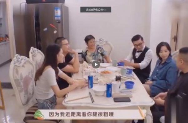 看到网红雪梨和李斯丹妮同框，才知道普通人身材和明星差多少
