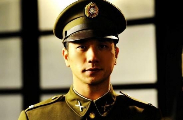 “恋爱成瘾”却不婚，周迅为他和恩师翻脸，今生2娃惨遭“打脸”