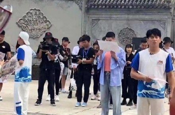 元气满满的哥哥今天在青岛即墨古城录制！杨洋陈学冬超帅