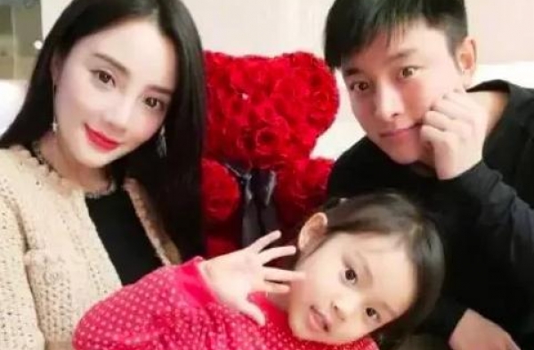 成熟从“不要脸”开始，离婚302天后的贾乃亮，为挣钱下跪痛哭