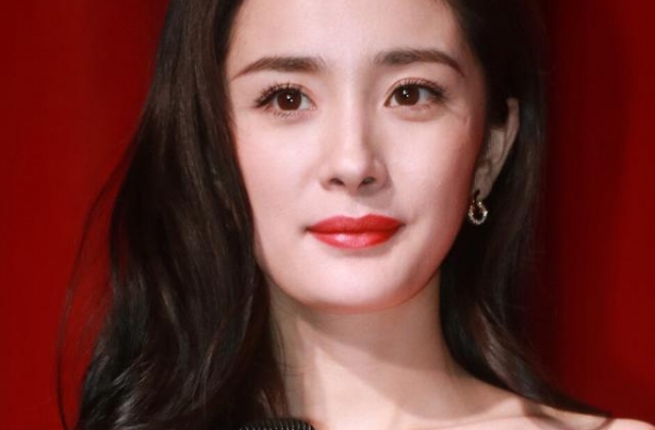 杨幂一问上热搜，凭什么？想起了李兰娟院士