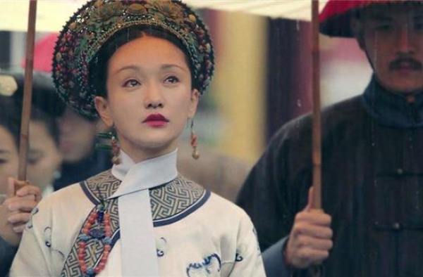 周迅，被演技耽误的摇滚女郎！脏辫、黑丝、烟熏妆，没有她不敢的