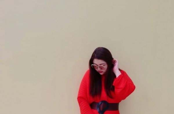 章泽天重回时尚界与众女星比美，戴八万元手镯晒豪宅客厅尽显奢华