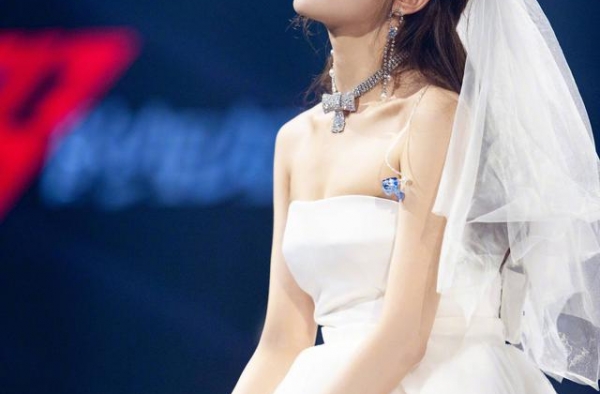 张含韵和谭松韵，最近“风生水起”的两位“韵”妹子，你喜欢谁？