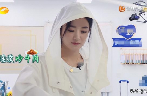 赵丽颖爆哭毫无店长魄力？看黄晓明离开带走了啥，出状况值得原谅