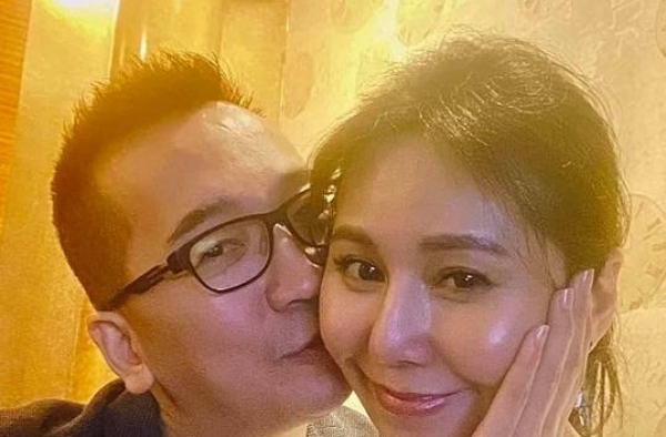 恭喜！台湾45岁名模洪晓蕾疑复婚，富商前夫共与5女人生7小孩
