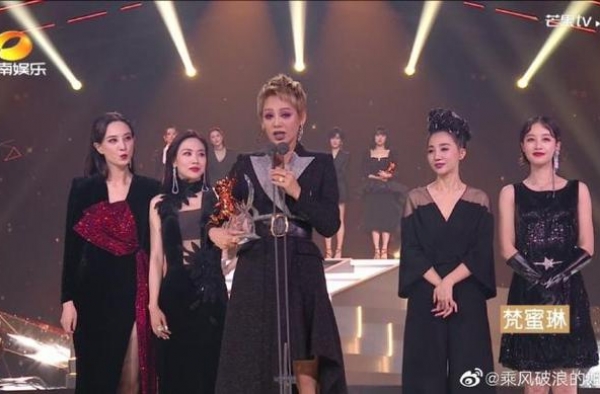 无价之姐成团 爽文外壳下藏着中年女性的残酷真相