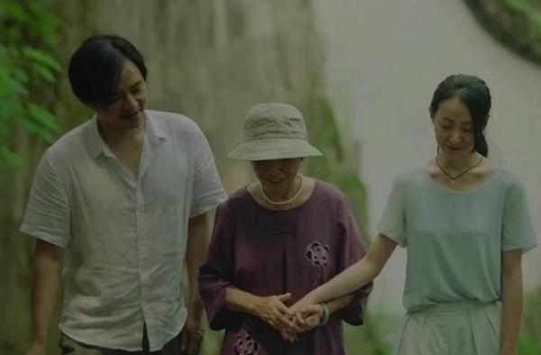 《春江水暖》上线，这江水，托起人们的喜与忧