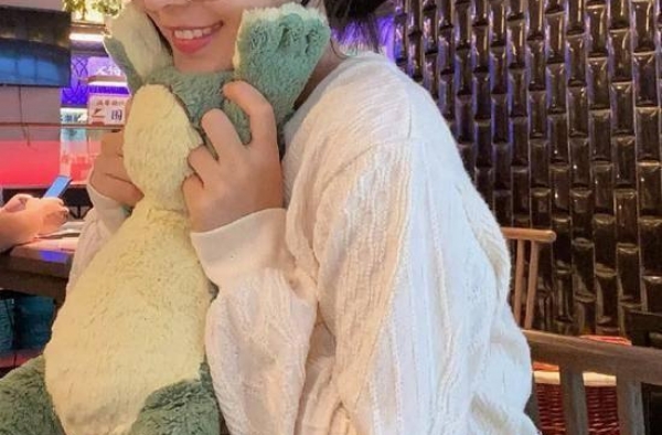 王思聪新女友是谁 王思聪新女友宋美娜长相甜美性感写真曝光