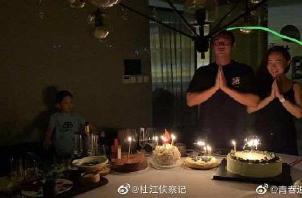 杜江晒全家福庆生忘截图，霍思燕身旁小女孩入镜，嗯哼视线有深意