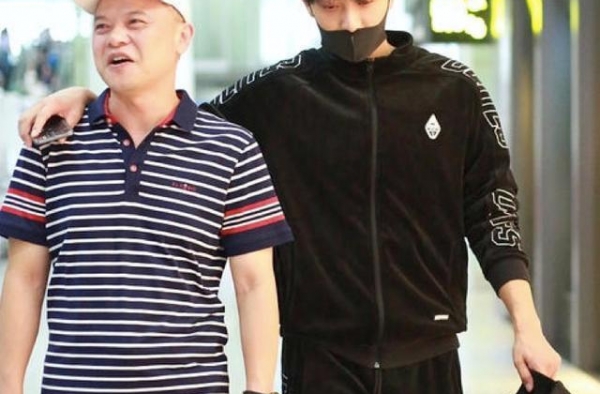 黄子韬52岁父亲不幸病逝！200亿遗产顺位继承，为儿子操碎心